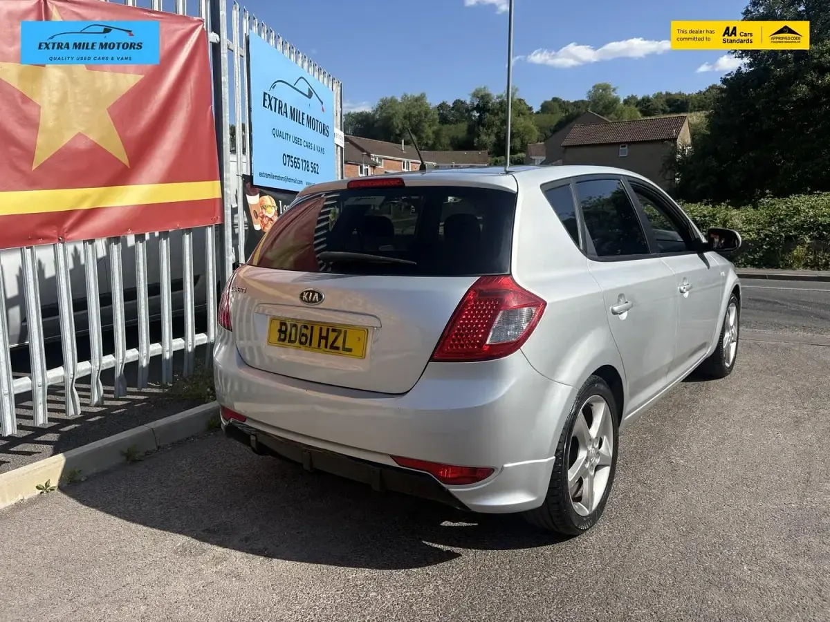 Used Kia Ceed 124 HP (91 kW) 2011 Silver Hatchback