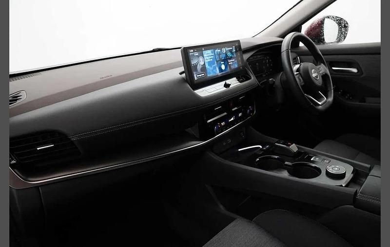 Used Nissan X-Trail N-Connecta 155 HP (114 kW) 2023 Red SUV