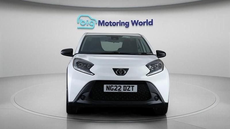 Used Toyota Aygo X PURE 72 HP (52 kW) 2022 White SUV