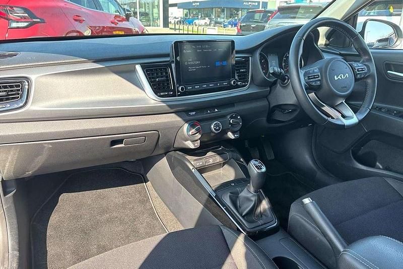 Used Kia Rio 101 HP (74 kW) 2023 White Hatchback