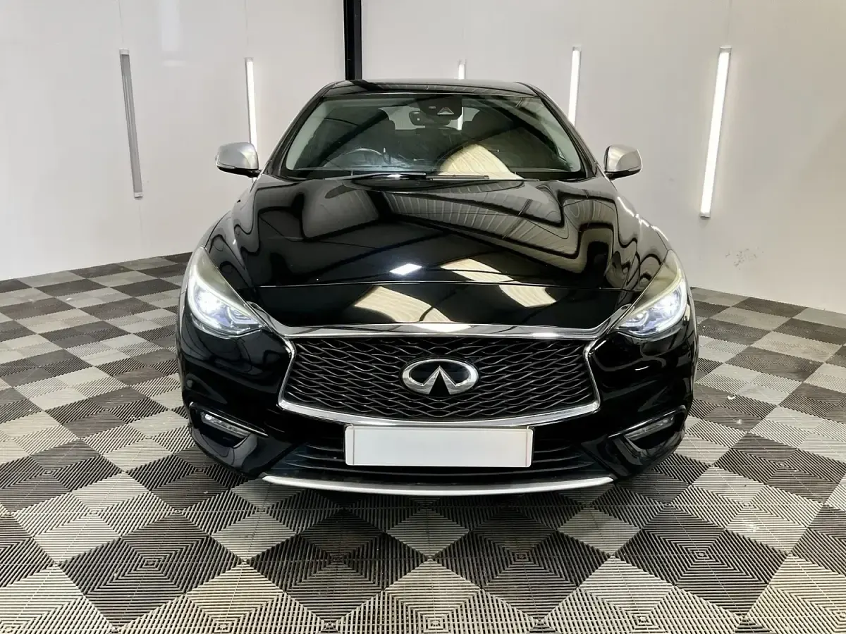 Used Infiniti Q30 Business Executive 109 HP (80 kW) 2017 Black Hatchback