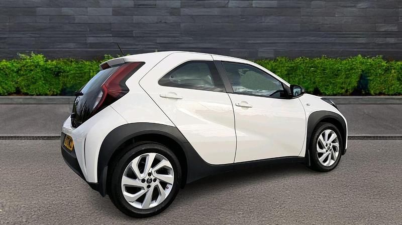 Used Toyota Aygo PURE 71 HP (52 kW) 2023 White