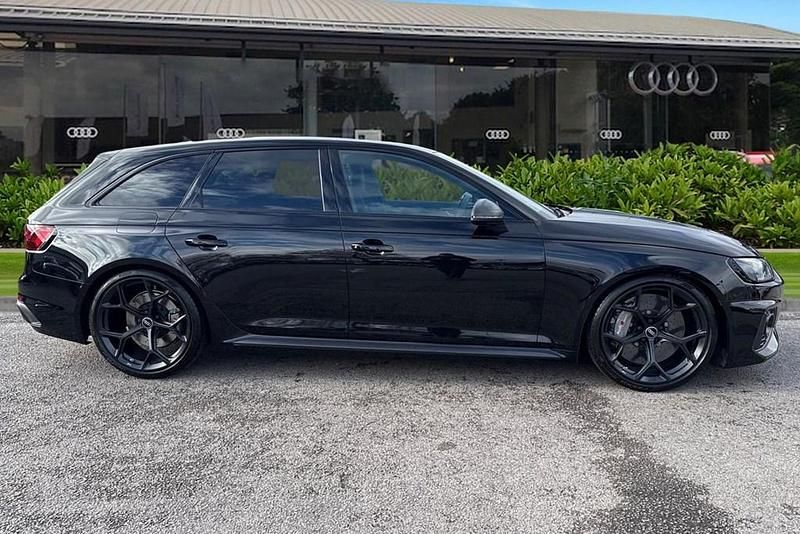 Used Audi RS4 Advanced 470 HP (345 kW) 2025 Black Estate