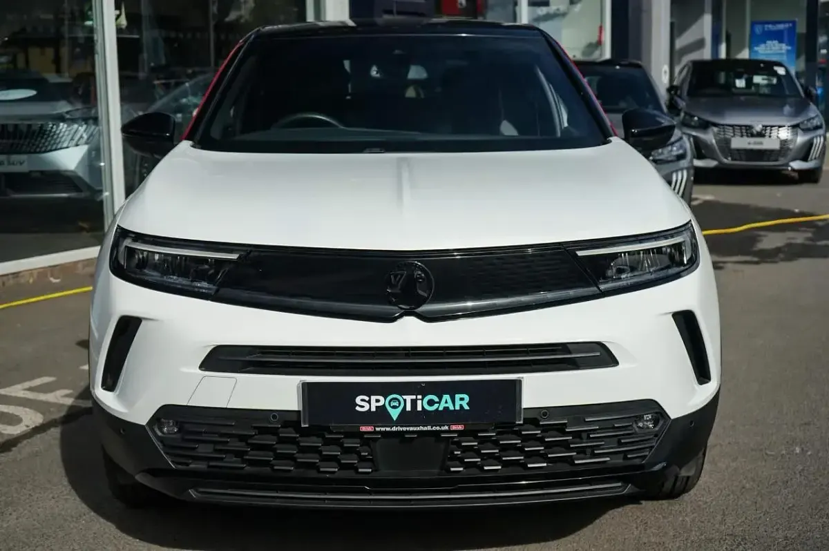 Used Vauxhall Mokka SRi 128 HP (94 kW) 2022 White SUV
