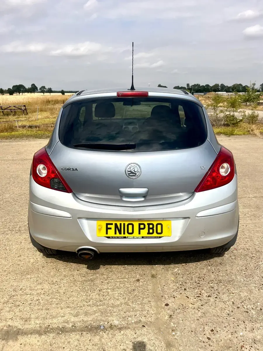 Used Vauxhall Corsa 85 HP (62 kW) 2010 Silver Hatchback