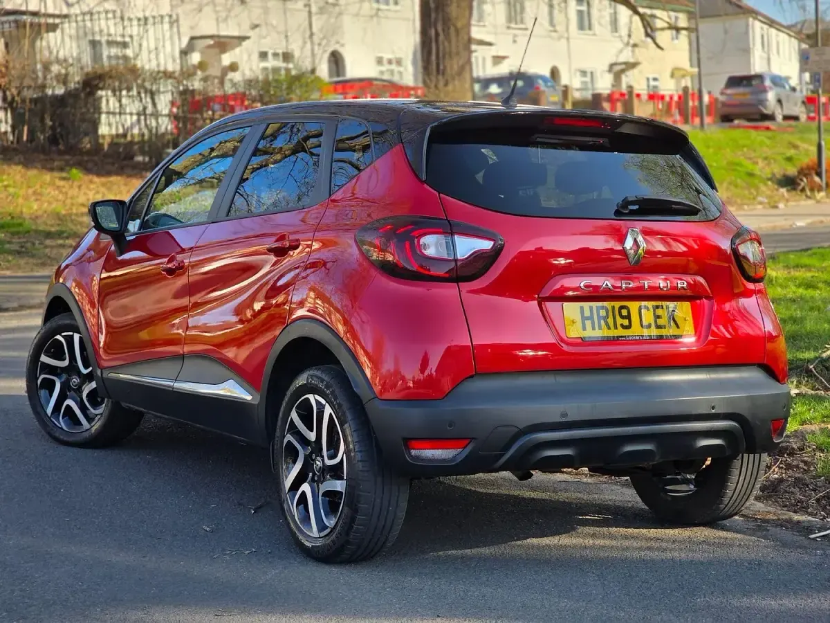 Used Renault Captur Iconic 115 HP (84 kW) 2019 Red/black SUV
