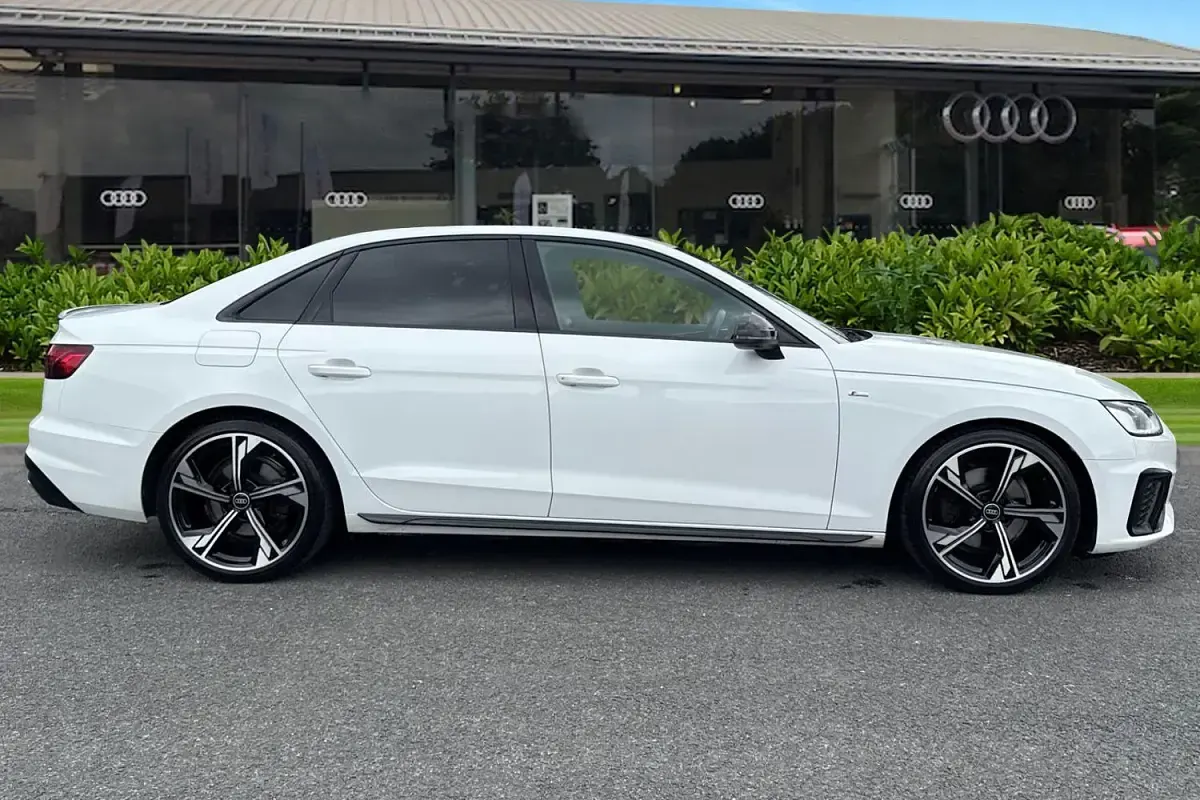 Used Audi A4 Black Edition 163 HP (119 kW) 2022 White Sedan