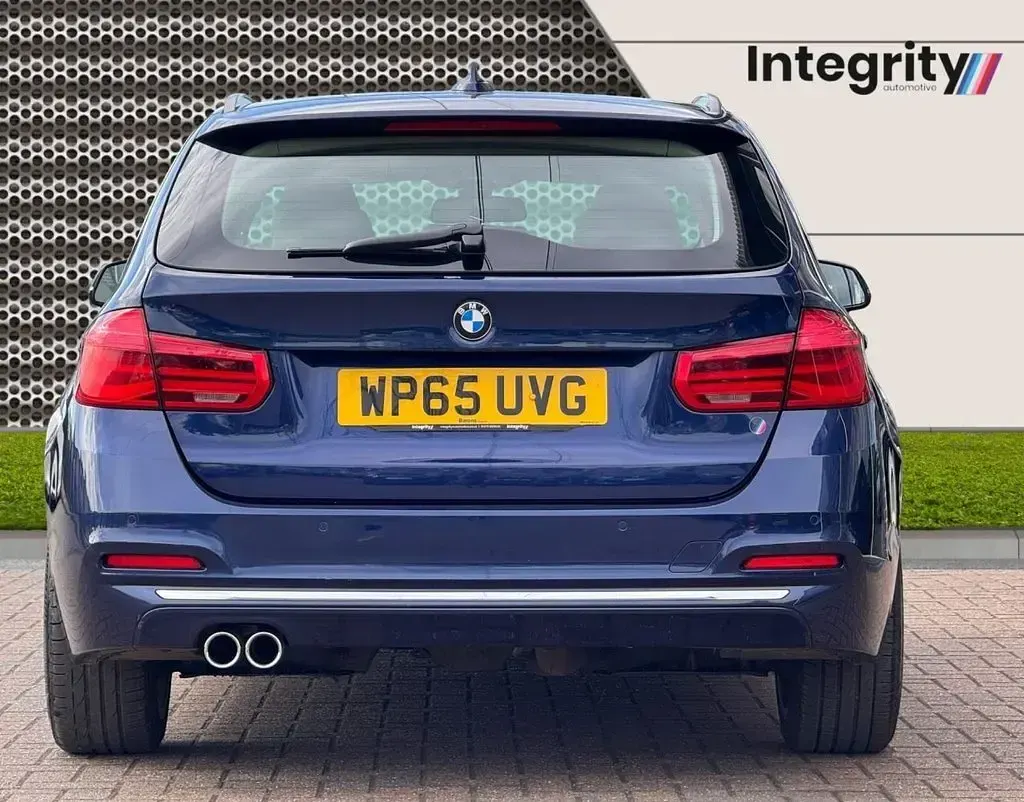 Used BMW 330 Luxury Line 258 HP (189 kW) 2015 Blue Estate