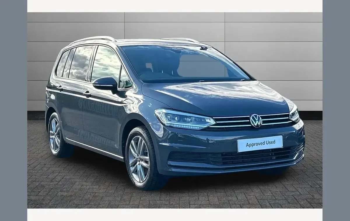Usado VW Touran Match 150 HP (110 kW) 2025 Cinzento Monovolume
