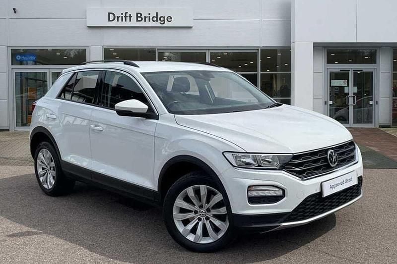 Pure white Used 2018 VW T-Roc SE SUV | £13,495 (Fair price) - Image 1/4