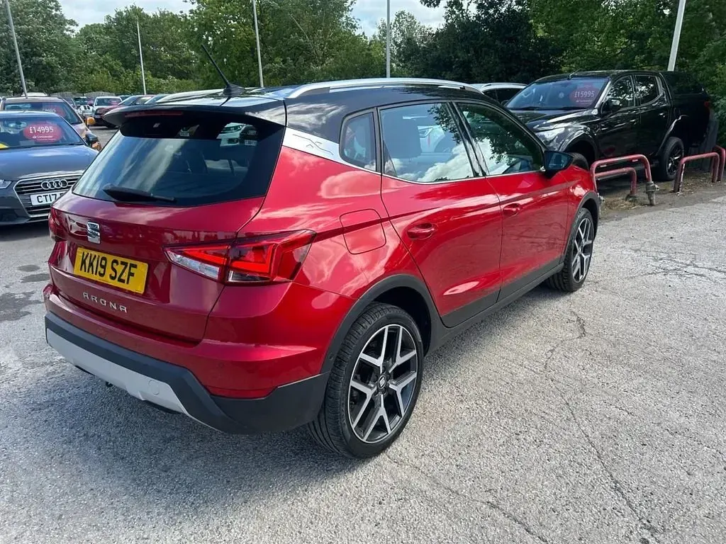 Usado Seat Arona XCELLENCE Lux 115 HP (84 kW) 2019 Vermelho SUV