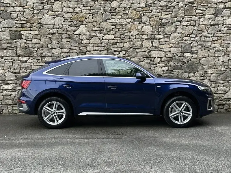 Used Audi Q5 S-Line 261 HP (191 kW) 2022 Blue SUV