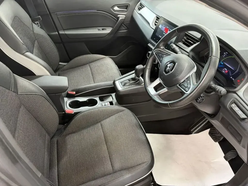 Used Renault Captur Techno 142 HP (104 kW) 2023 Grey/black SUV