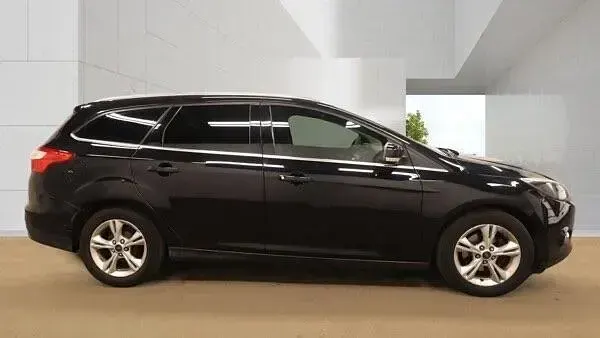 Used Ford Focus Zetec 125 HP (91 kW) 2013 Black Estate