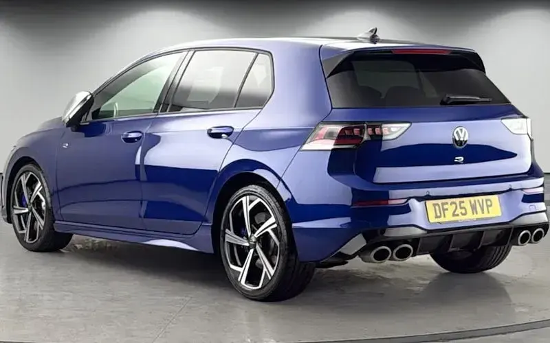 Used VW Golf VIII R 333 HP (244 kW) 2025 Lapiz blue Hatchback