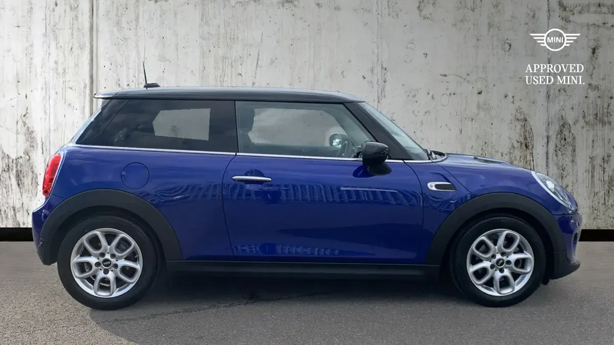 Used Mini Cooper Classic 134 HP (98 kW) 2019 Blue Hatchback