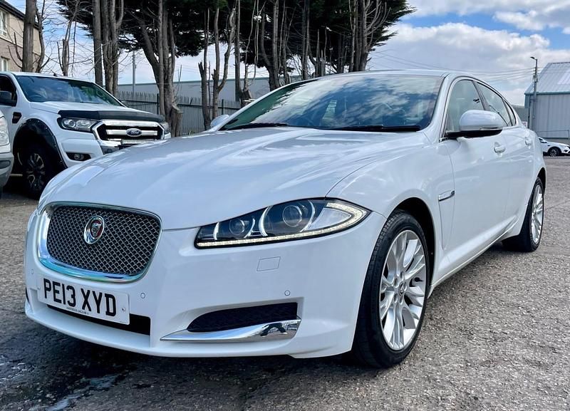 Begagnad Jaguar XF Luxury 197 HK (144 kW) 2013 Vit Sedan