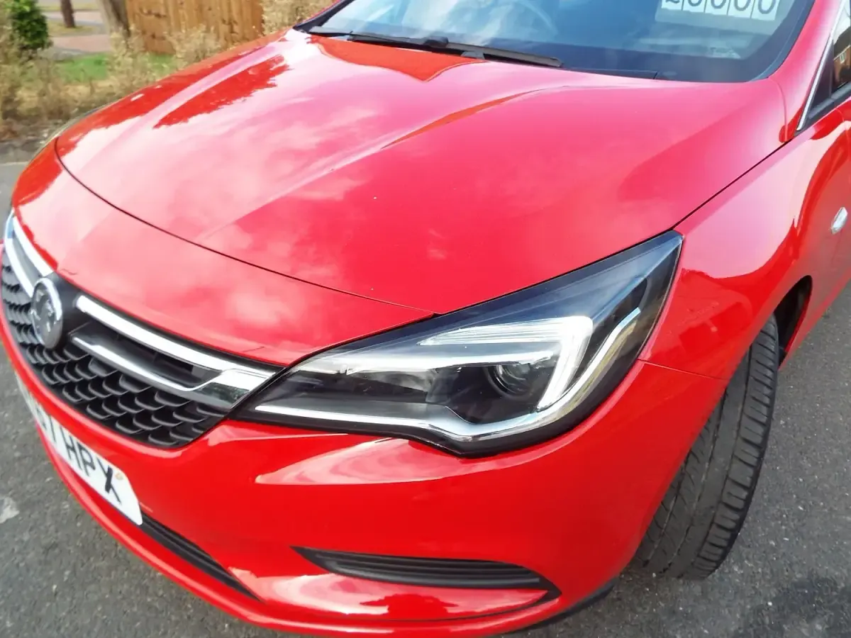 Used Vauxhall Astra Design Edition 105 HP (77 kW) 2017 Red Hatchback