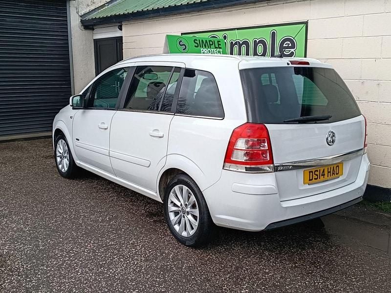 Used Vauxhall Zafira Design Edition 120 HP (88 kW) 2014 White MPV