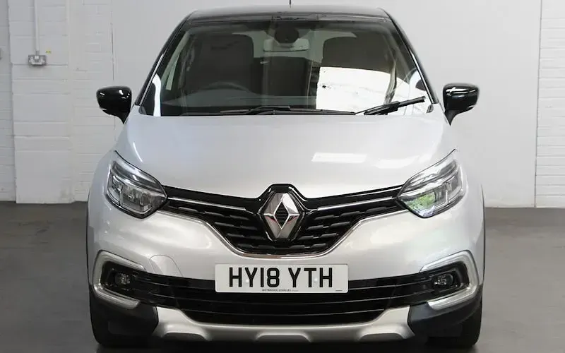 Used Renault Captur Signature 110 HP (80 kW) 2018 Mercury grey SUV
