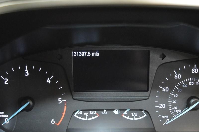 Usado Ford Focus Zetec 95 HP (69 kW) 2019 Preto Carrinha