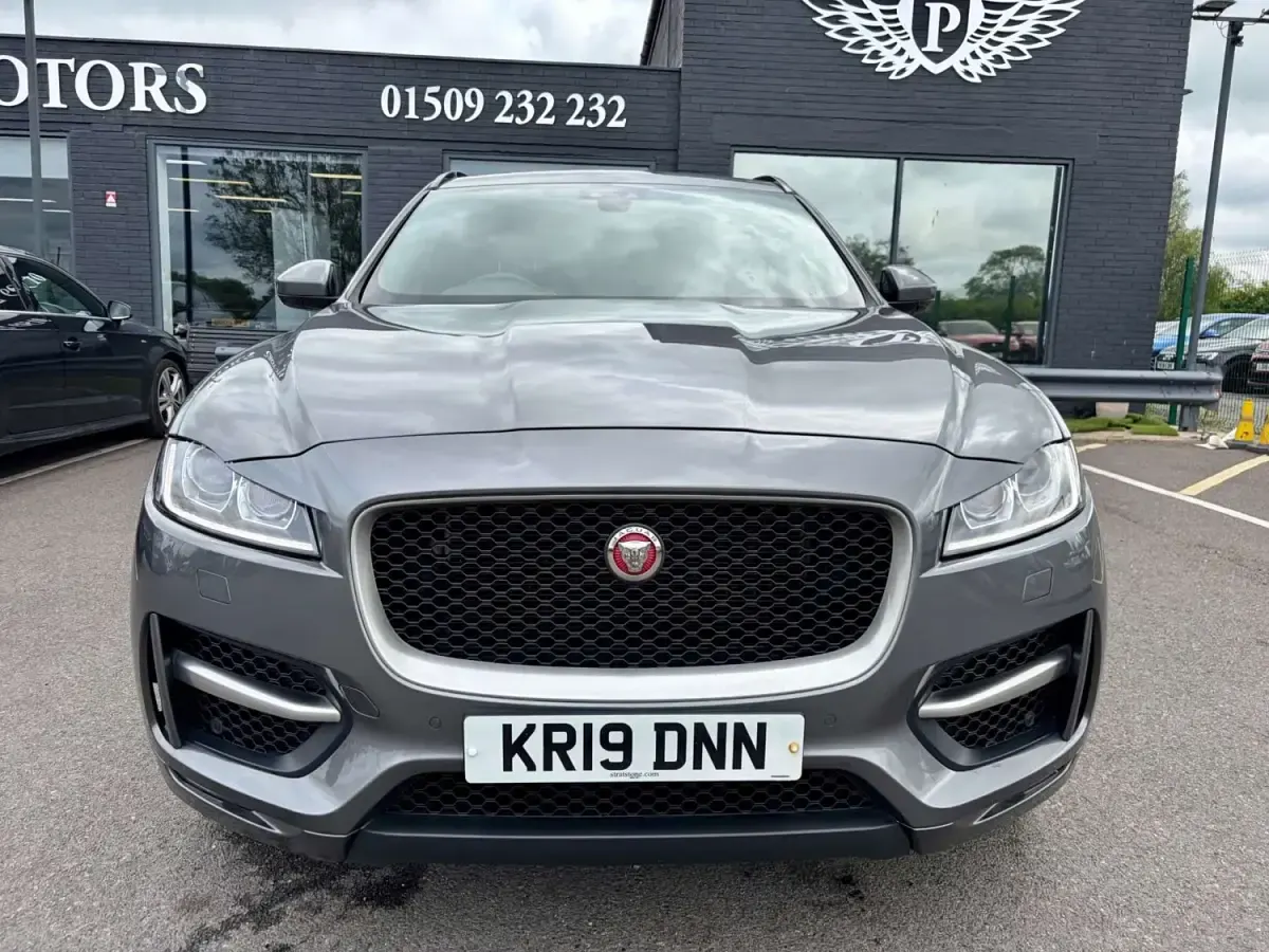 Begagnad Jaguar F-Pace R-Sport 2019 Grå SUV