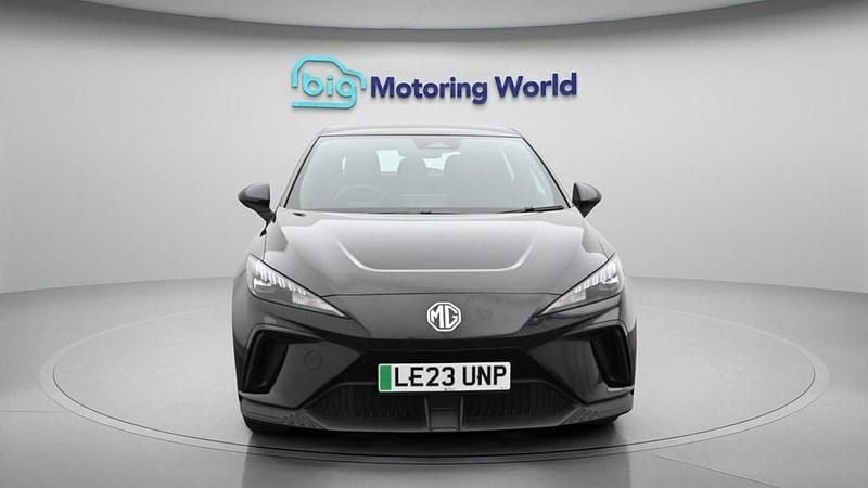 Begagnad MG MG4 EV SE 319 kW (435 HK) 2023 Halvkombi