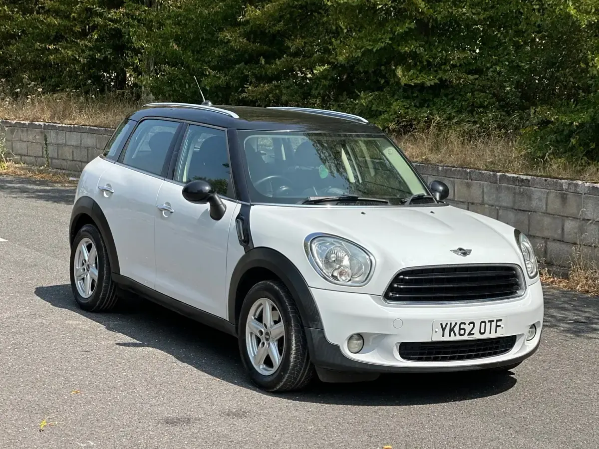 Used Mini Cooper D 2012 White Hatchback