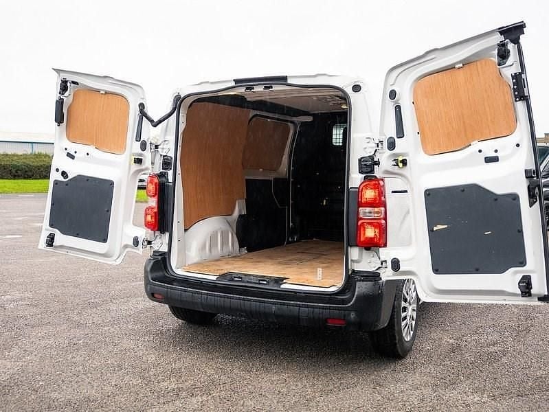 Used Toyota Proace 120 HP (88 kW) 2023 White MPV