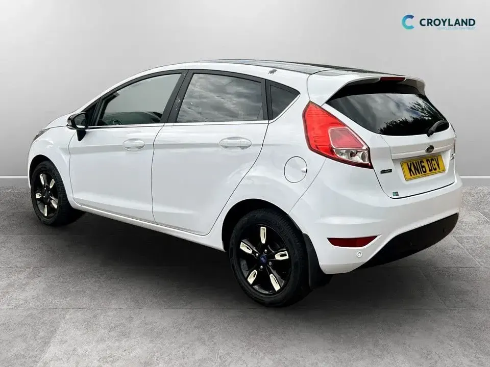 Used Ford Fiesta Zetec 2016 White Hatchback