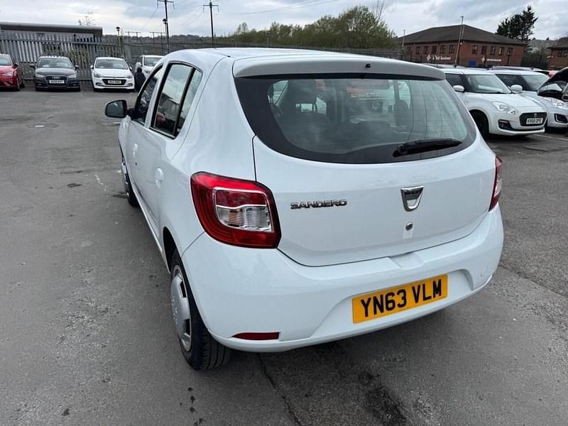 Used Dacia Sandero Lauréate 2013 White Hatchback
