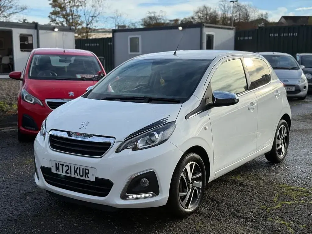 Used Peugeot 108 Collection 72 HP (52 kW) 2021 White Hatchback