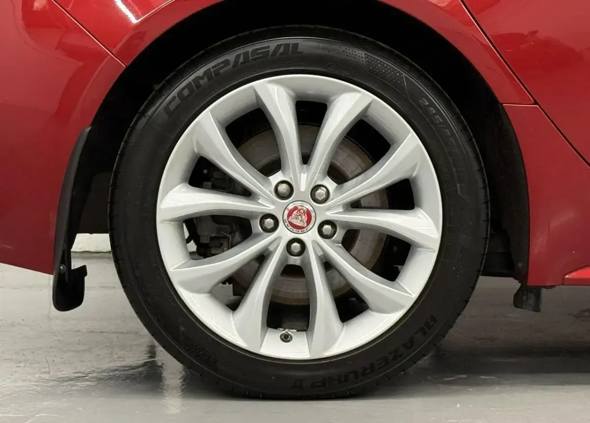Used Jaguar XF R-Sport 180 HP (132 kW) 2017 Red Sedan