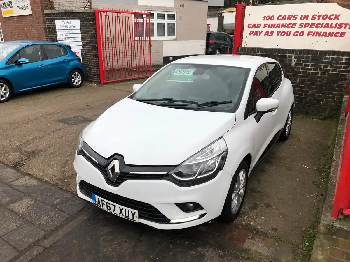 Used Renault Clio IV Dynamique 2017 White Hatchback