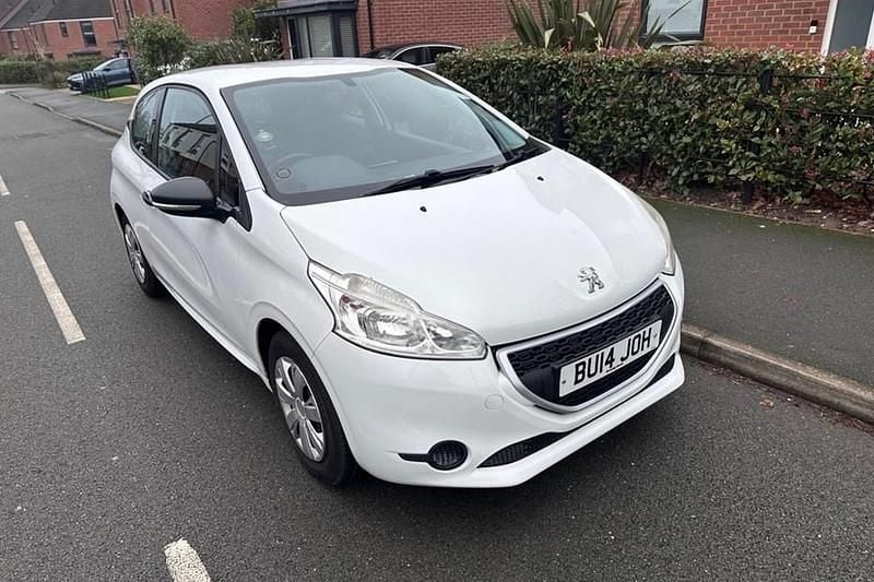 White Used 2014 Peugeot 208 Access Hatchback | £2,650 (Good price) - Image 1/1