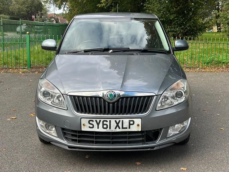 Begagnad Skoda Fabia Elegance 2012 Grå Halvkombi