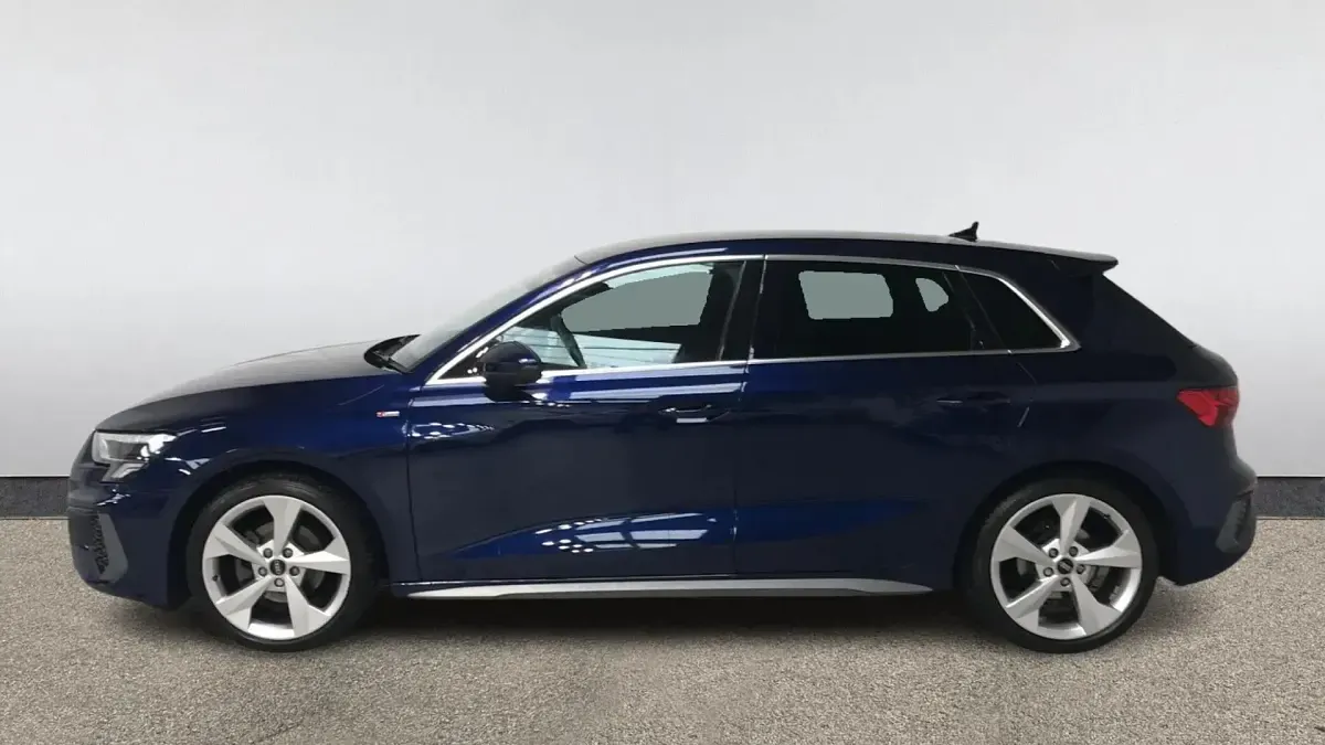 Used Audi A3 Comfort 110 HP (80 kW) 2022 Blue Sedan
