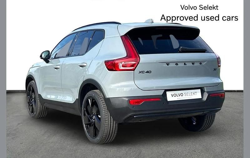 New Volvo XC40 Plus 161 HP (118 kW) 2026 Black SUV