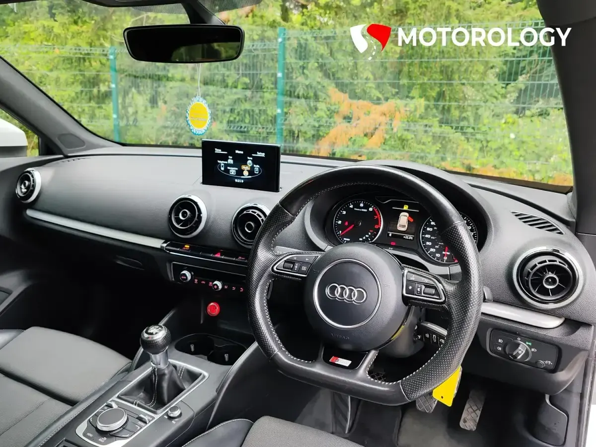 Used Audi A3 S-Line 125 HP (91 kW) 2016 White Hatchback