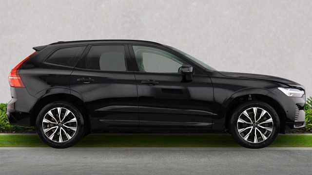 Usado Volvo XC60 Plus 197 HP (144 kW) 2023 Preto SUV