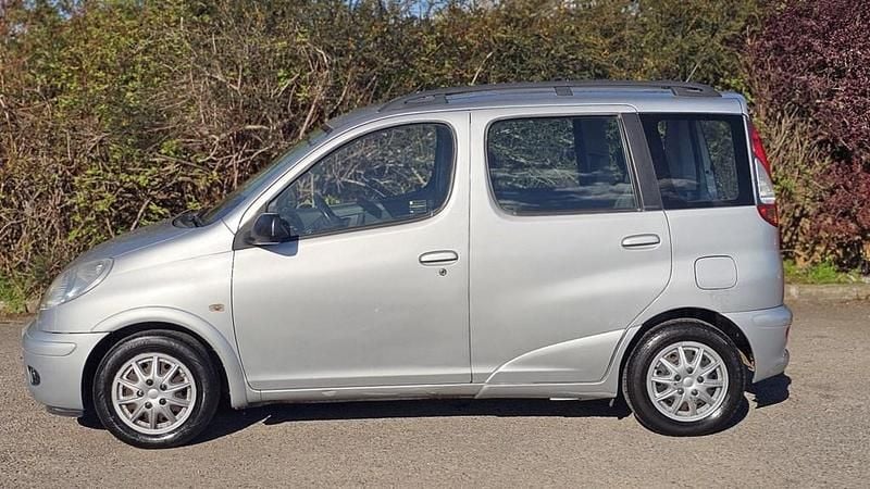Used Toyota Yaris 2003 Silver Hatchback