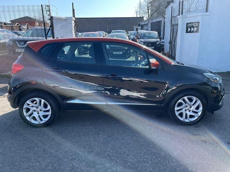 Usado Renault Captur Dynamique 90 HP (66 kW) 2015 Preto SUV