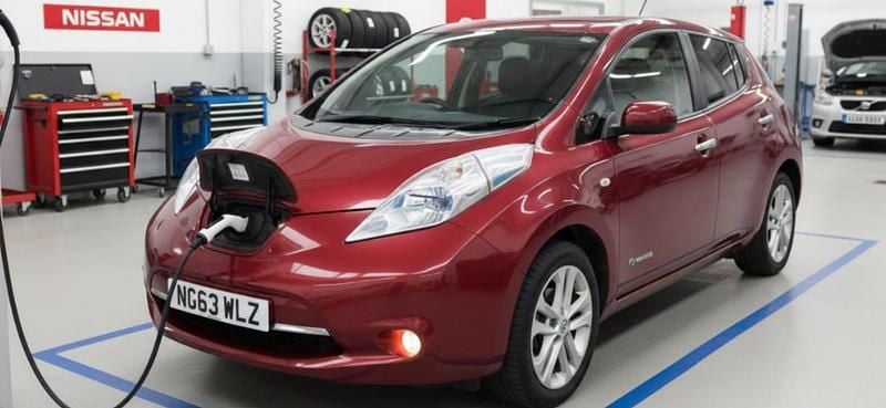 Red Used 2014 Nissan Leaf Acenta Hatchback | £3,450 (Fair price) - Image 1/4