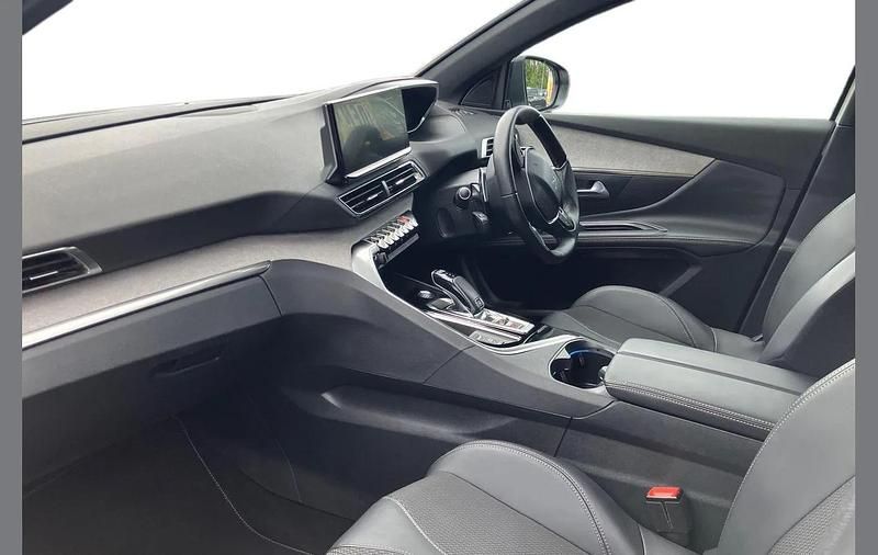 Used Peugeot 5008 GT 131 HP (96 kW) 2023 White SUV