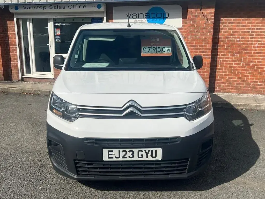 Used Citroën Berlingo 100 HP (73 kW) 2023 White MPV