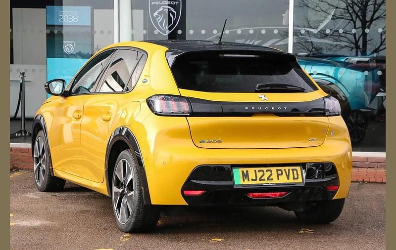 Used Peugeot e-208 GT 100 kW (136 HP) 2022 Yellow Hatchback