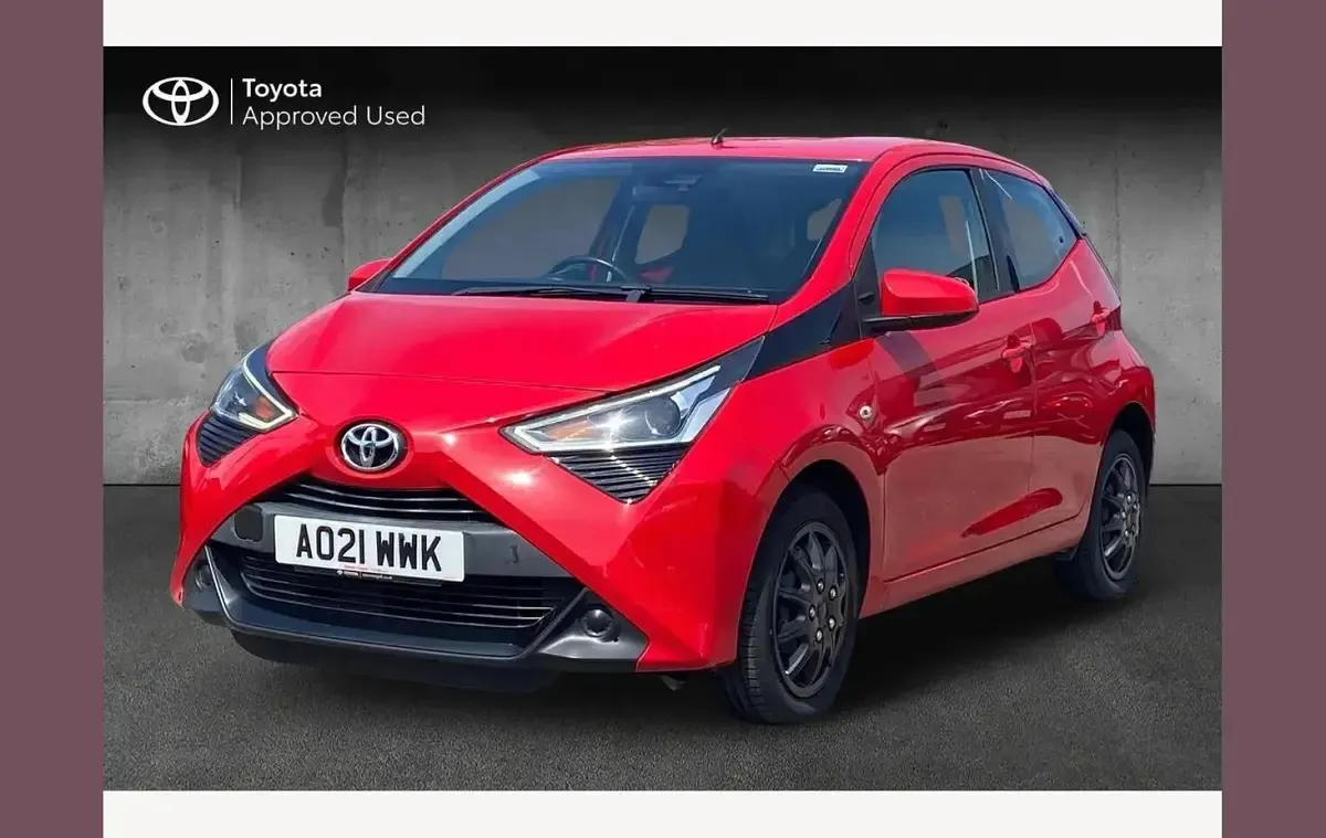 Used Toyota Aygo X-play 72 HP (52 kW) 2021 Red Hatchback