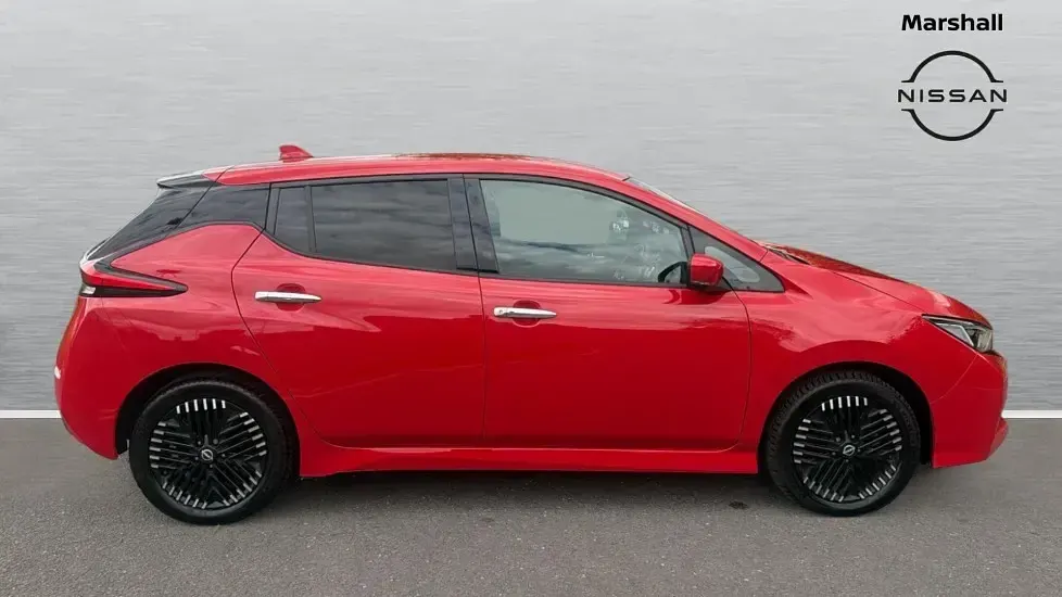 Used Nissan Leaf N-Connecta 160 kW (218 HP) 2022 Red Hatchback