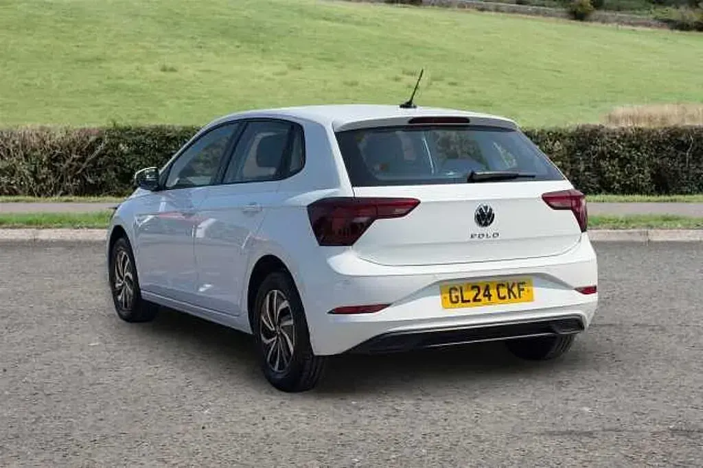 Used VW Polo Life 80 HP (58 kW) 2024 White Hatchback