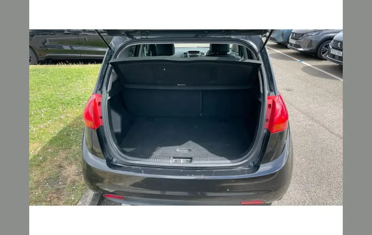 Used Kia Venga 123 HP (90 kW) 2016 Black Hatchback